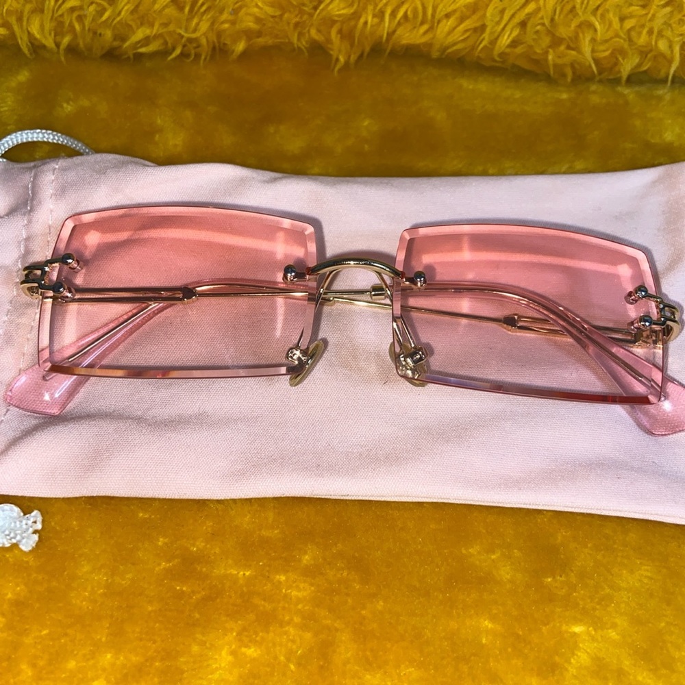 Pink Tone Sunglasses/Shades 💕
